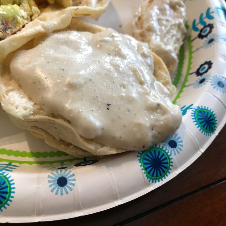 THE BEST BACON GRAVY FOR BISCUITS