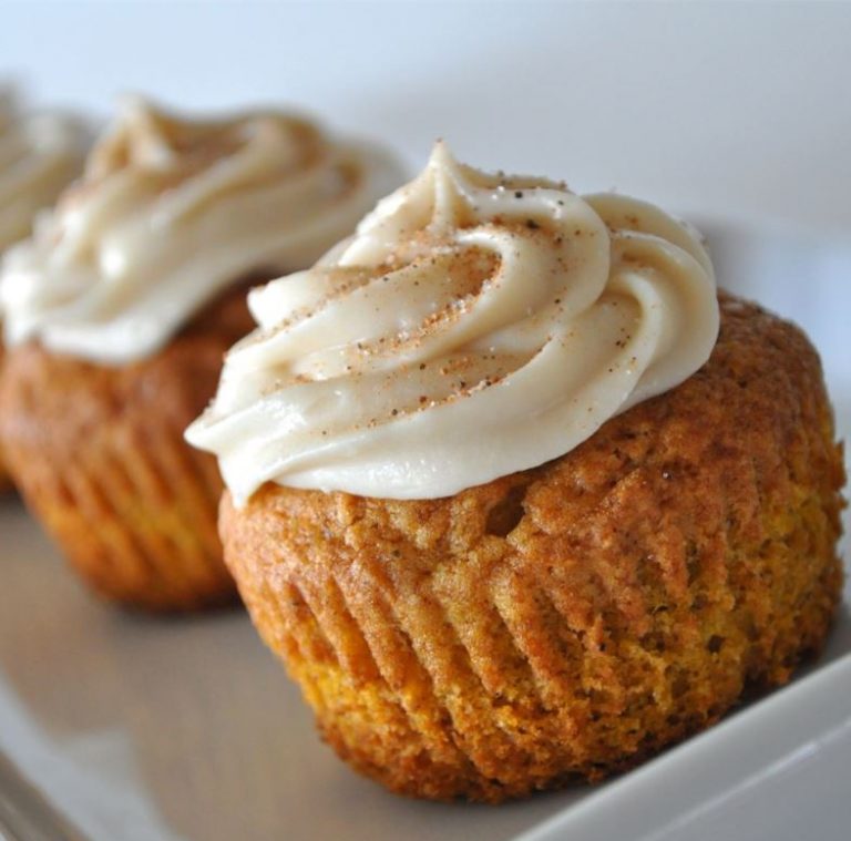 PUMPKIN SPICE CUPCAKES WITH CINNAMON FROSTING