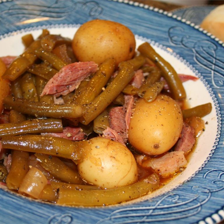 SLOW COOKER GREEN BEANS, HAM AND POTATOES